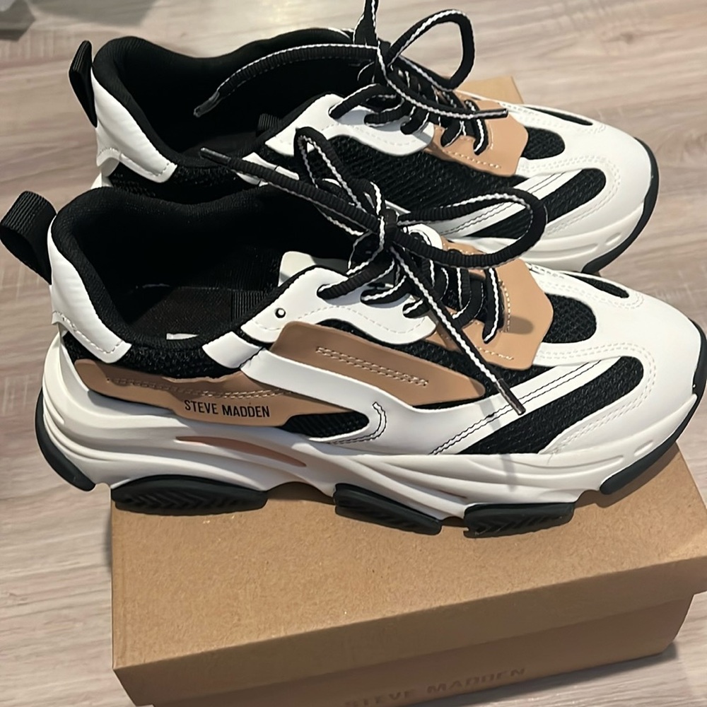 Steve Madden possession sneaker